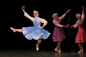 «Клубочки» , Ансамбль "Школьные годы". "Tangles", Ensemble “School Years”.