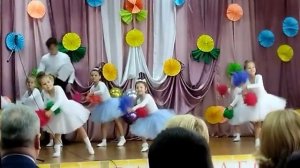 "Вместе мы одна семья" воспитанники детского сада "Пчёлка"