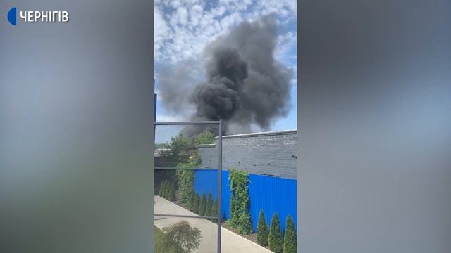 У Чернігові горить фура завантажена гумою