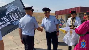 Астраханцы дали старт полицейской эстафете: флаг-символ столетия службы передан в Калмыкию