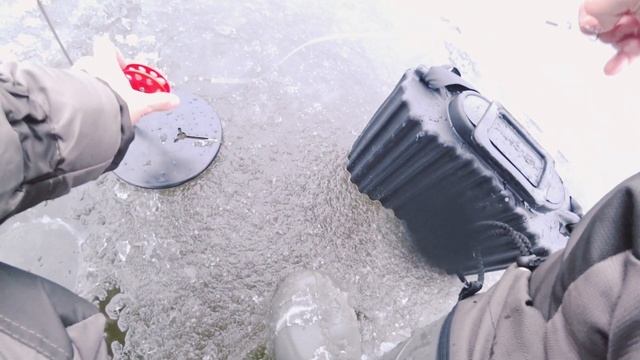 Первый лёд | Жерлицы замучили стрелять | ЩУКА ЧУТЬ НЕ УБИЛА ДРУГА КАРАСЁМ смотреть онлайн