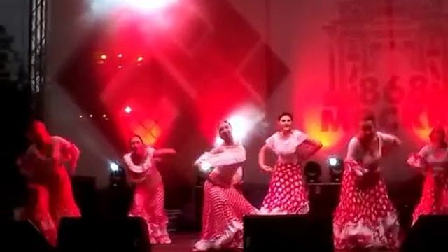 Румба фламенко Танцуй смуглянка