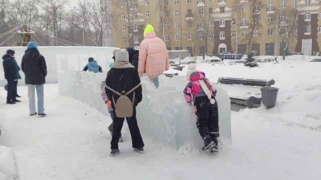 Ледяной городок  у дк.Солдатово Пермь 2023.