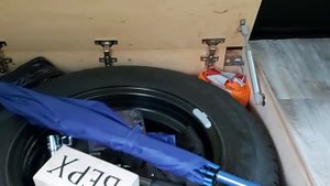 УБИРАЕМ ЗАПАСКУ ИЗ ПОД КАПОТА