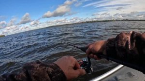 Ловим окуня на спиннинг. Рыбалка с лодки ПВХ НДНД на отводной поводок. Лучший отдых в выходные.