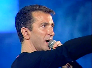 Не покидайте Александра Буйнова, пока не досмотрите до конца его песню НЕ УХОДИ ОТ МЕНЯ ? или ?