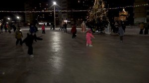 Каток открыли в школе № 1 Бийска ("Будни", 29.12.23г., Бийское телевидение)