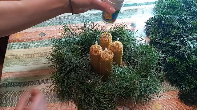 Новогодний венок со свечами из вощины. DIY Мастер-класс. Как закрепить свечи на Йольском венке.