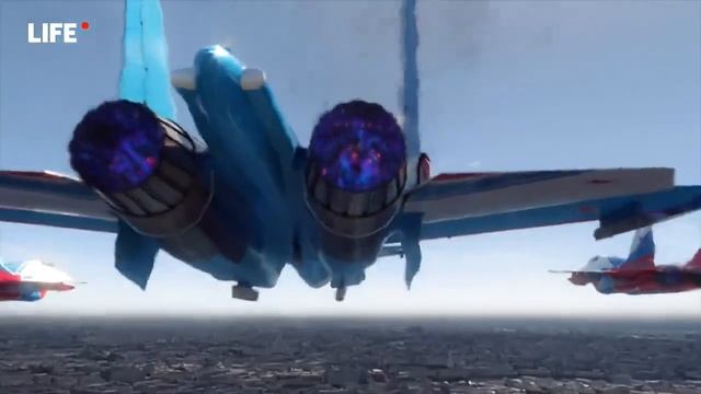 Спецэффекты на Параде Победы на Красной площади (24.06.2020) (стрижи) смотреть онлайн