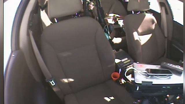 Полицейский остановил и посадил низколетящего летчика смотреть онлайн