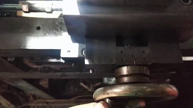 Нарезание резьбы резцом. Токарный станок своими руками. Homemade lathe metal смотреть онлайн