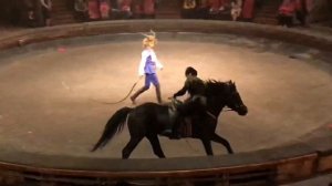 Кыргызская наездница. Бишкек. Цирк 2021: Представление: «Красавица и чудовище». Номер с лошадьми.