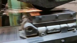 Шлифовка клина суппорта Резцедержателя токарного станка.