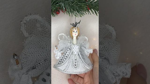 Арт. ТФ95  Новогодняя игрушка из фарфора и текстиля «Фея-крёстная» серебряная