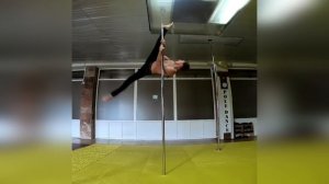 Парень делает НЕВЕРОЯТНЫЕ вещи на ШЕСТЕ - Dimitry Politov