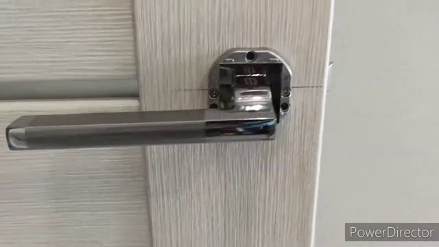 Установка дверной ручки на межкомнатную дверь своими руками