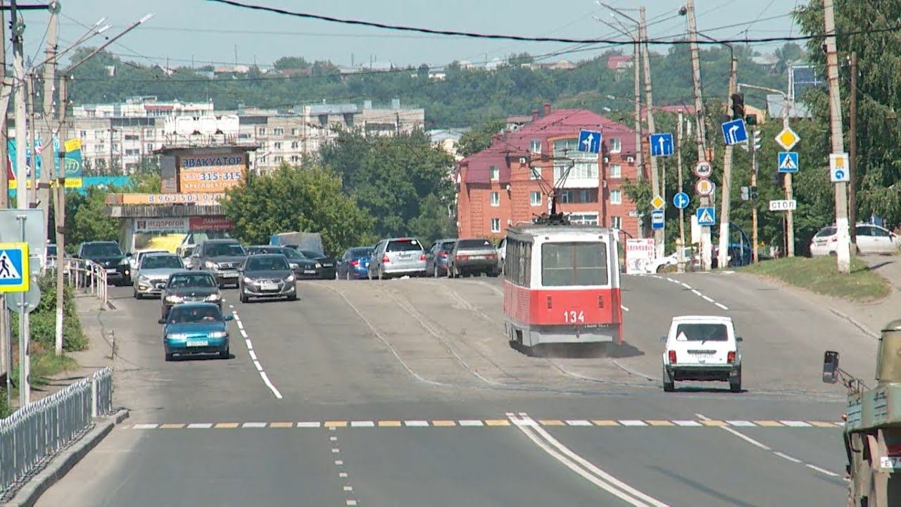 Дороги бийска. Улица Шишкова Бийск. Г. Бийск ул. Шишкова, 82. Шишкова светофор. Светофор с лежачим полицейским.