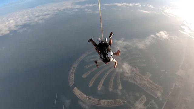 Мой прыжок с высоты 4 000 метров над пальмой Джумейра, Дубай, SkyDive Dubai смотреть онлайн
