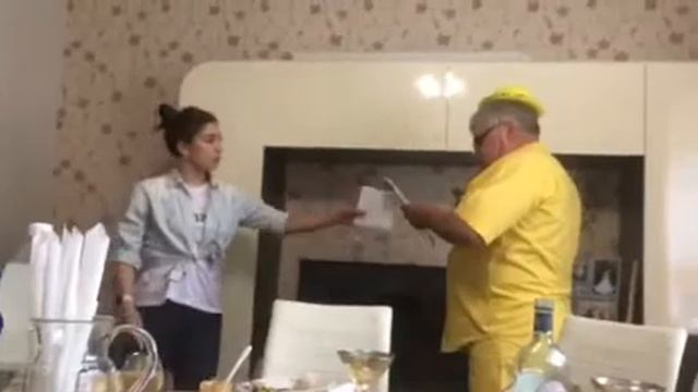 Сценка Колобок поздравляет. Часть 1. смотреть онлайн