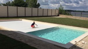 Pool cover, how does it work?? Роллета для бассейна. Защищает??