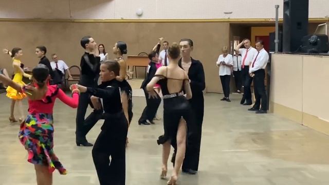 Традиционный турнир по танцевальному спорту летний бал 2022 Латиноамериканская программа Юниоры 1+2 смотреть онлайн