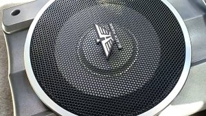 Сабвуфер под сиденье.