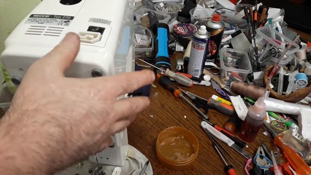 Necchi Nähmaschine - Modell 270 - Maschine einbauen - تركيب هيكل الماكينة смотреть онлайн