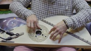 Как играть на гуслях Разбираем красивый наигрыш с нуля.
