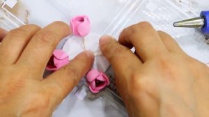 красивый букет из цветов, сделан из фоамирана на резиночке