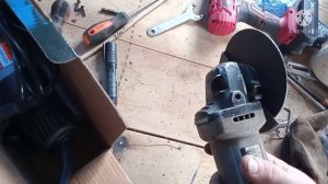 Как правильно резать болгаркой на себя или от себя ? / как правильно пилить ?