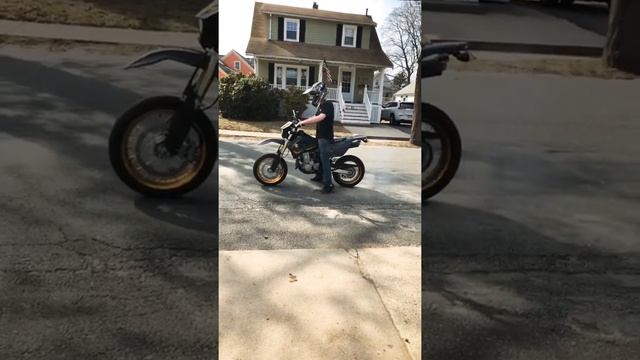 Drz400 supermoto burnout #supermoto #motorcycle #dirtbike смотреть онлайн