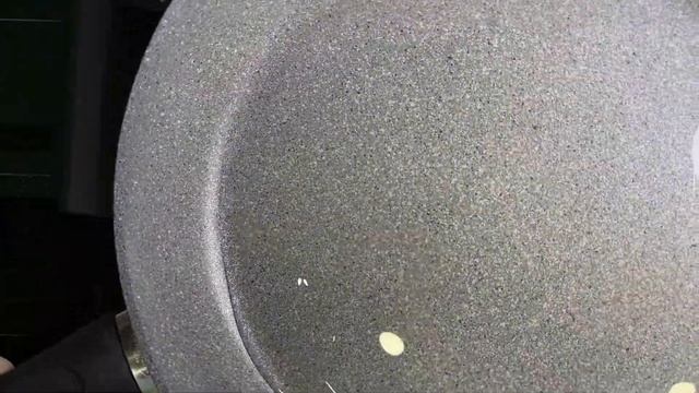 Жареная корюшка, хрустящая да сладкая! Секрет быстрой панировки в муке.