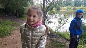На рыбалке молодые рыбаки в поселке Рублёво ( Москва )