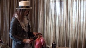 003: Как завивать и выпрямлять парики // Curling and straightening wigs