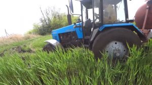 Застрял в грязи трактор мтз 1221.2    Sunk tractor MTZ 1221.2