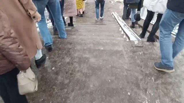 Опасный гололед на станции Домодедово смотреть онлайн