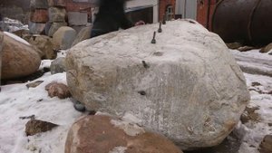 Как расколоть большой булыжник Мастерская Камня
