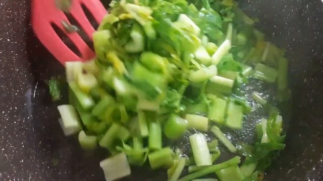 Гениальность в простоте: яичница с сельдереем смотреть онлайн