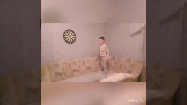 Показываю трюки на своём диване но покачто смотреть онлайн