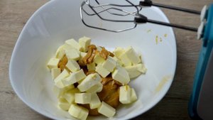 Бисквитный торт с вареной сгущенкой
