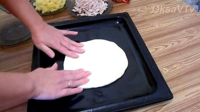 "Гавайская" пицца по традиционному рецепту. Hawaiian pizza on a traditional recipe