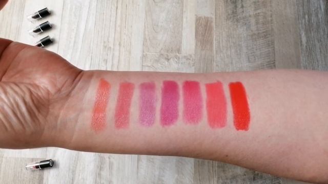 ORIFLAME//Новинка//Губная помада The ONE 5-в-1 с глянцевым финишем//Свотчи всех оттенков на губах? смотреть онлайн