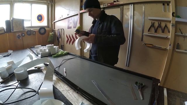 Наружная реклама в ЕС | Маленькие объемные буквы с внутренней подсветкой на композитном основании