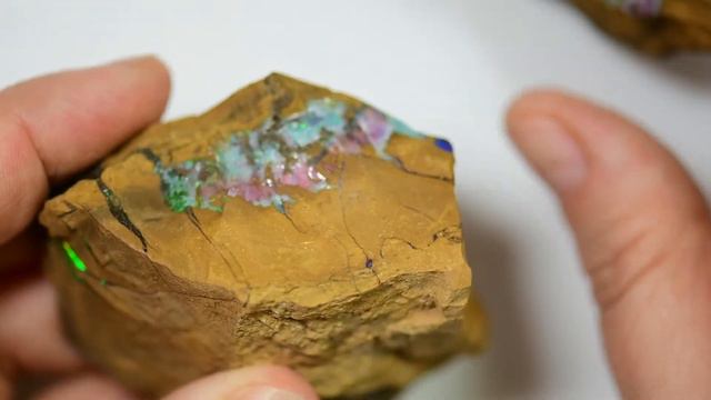 990 cts Australian Boulder Opal Rough Specimens x 2 pcs Split смотреть онлайн