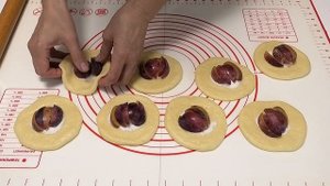 Пирожки со сливами