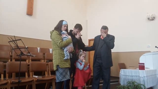 Благословение ребенка. Церковь ЕХБ г. Березовка. смотреть онлайн