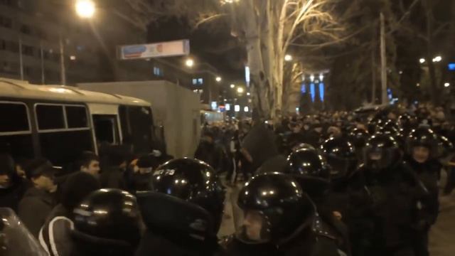 Донецк.13 марта,2014.Первая кровь. смотреть онлайн