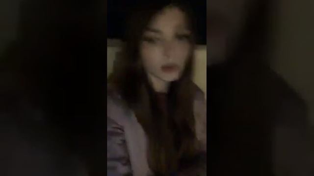 Карина стримерша совершенно адекватно ведёт себя,
