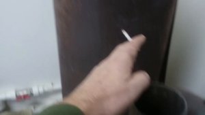 Проверяем тягу у печки.