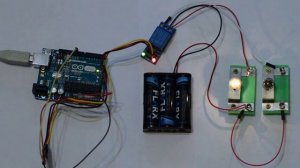 Китайский релейный модуль подключенный к Arduino